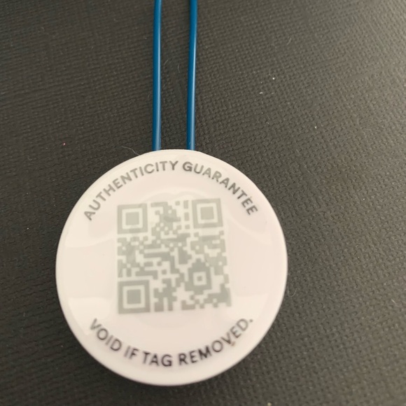 Authentic channel purse. Well use condition. Please see all the pic - Picture 8 of 15